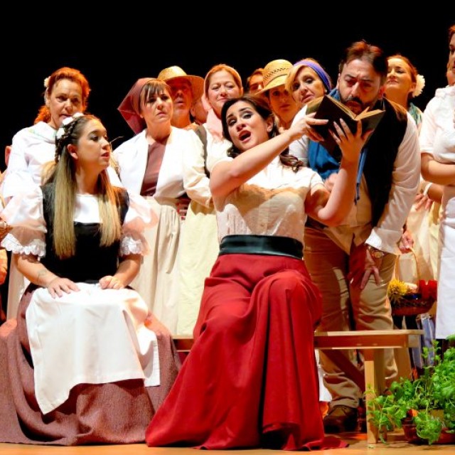 Tania Bou canta su primera ópera escenificada