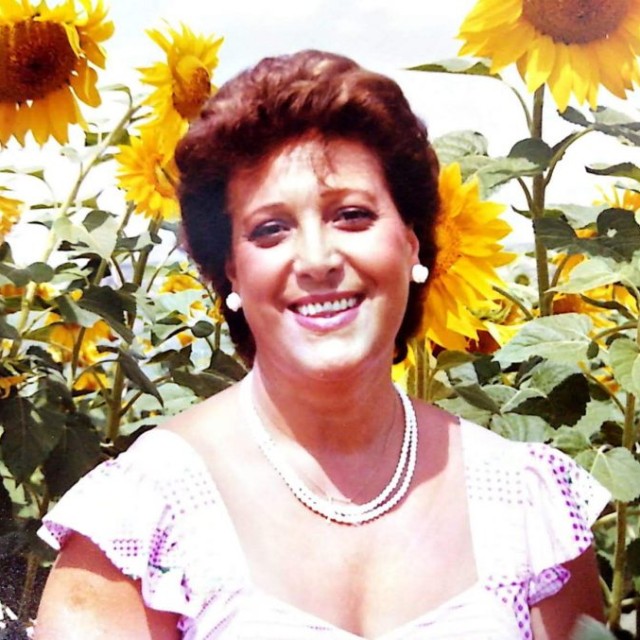 Homenaje: Rosita Vicedo, lírica y caridad
