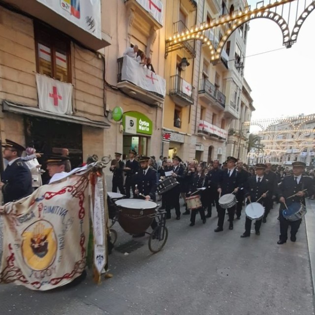 La Festa per La Vella III: Entre mascotes i abanderats