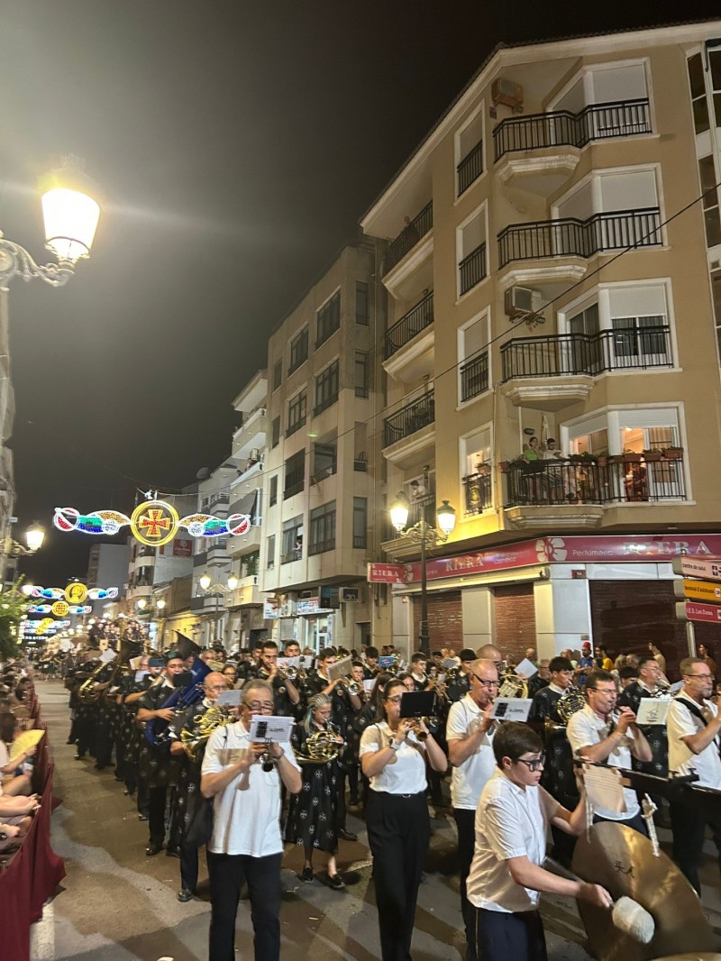 La música primitiva Apolo d’Alcoi estrena al carrer la marxa “Simul” a Guardamar del Segura
