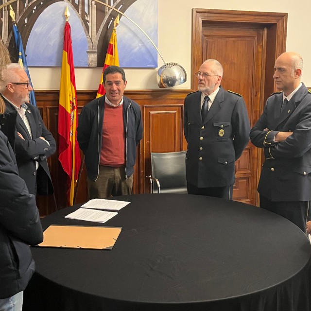 Moment de la reunió (Foto: Premsa Ajuntament Alcoi)