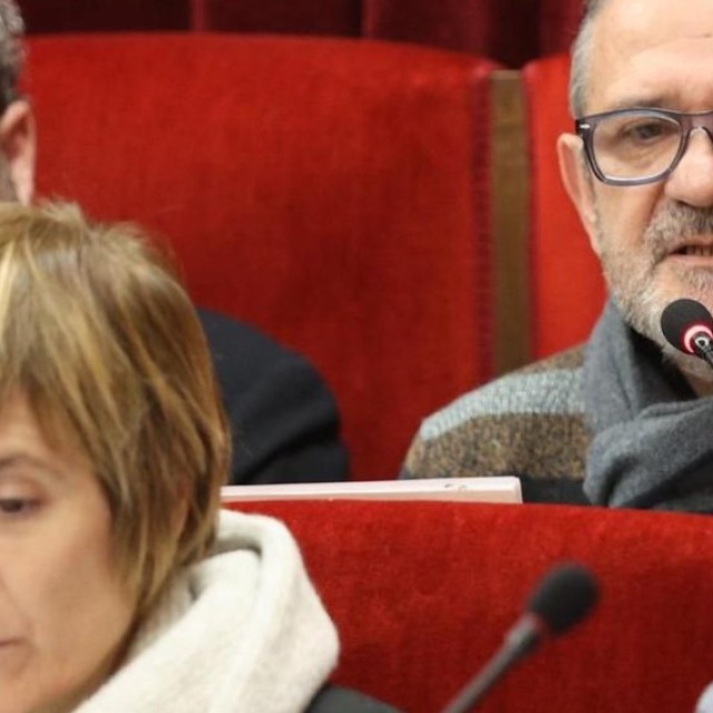 Elisa Guillem i Sergi Rodríguez a un plenari anterior (Foto: Juani Ruz, Información)