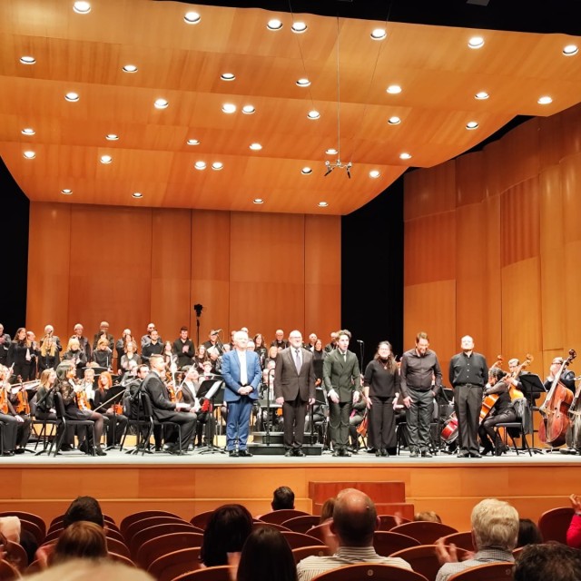 Salutació final del concert (Facebook: Javier Pérez)